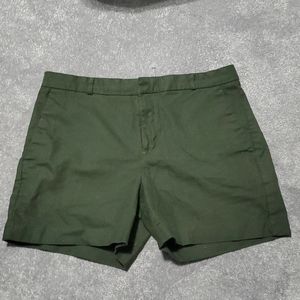 Banana Republic size 8 Flat Front Chino Shorts